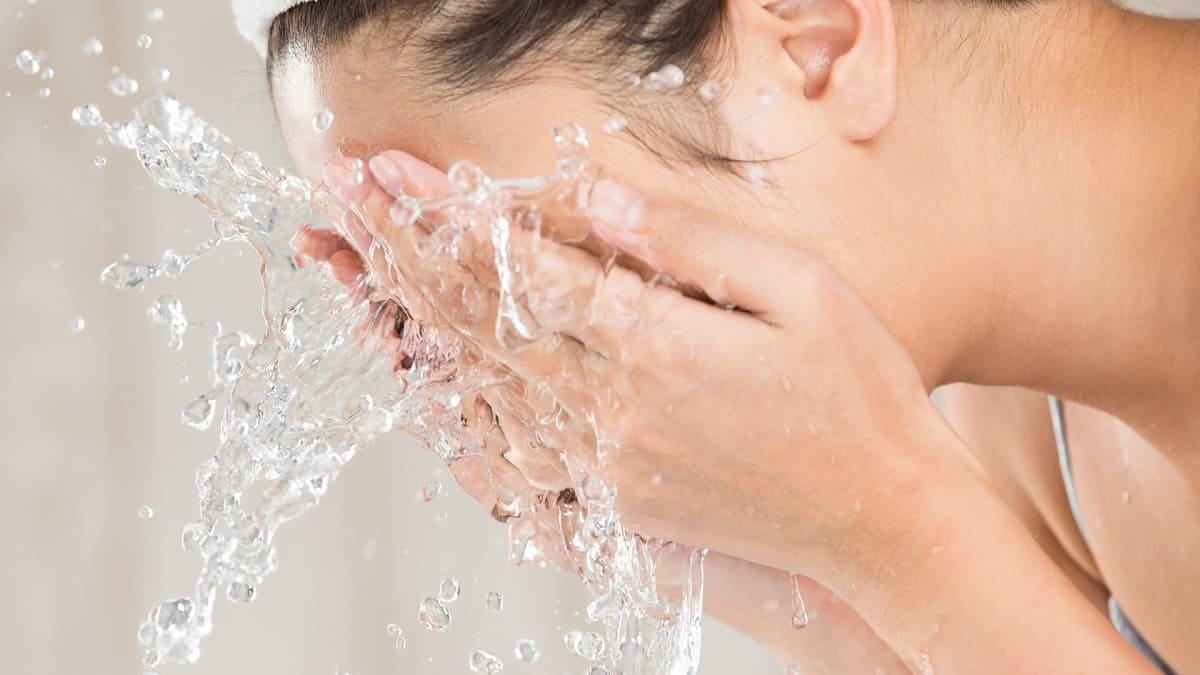 Best Solutions to Soften Hard Water for Washing Face