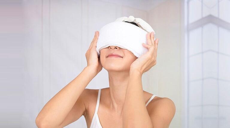 Cold or Warm Compress for Dry Eyes Relief