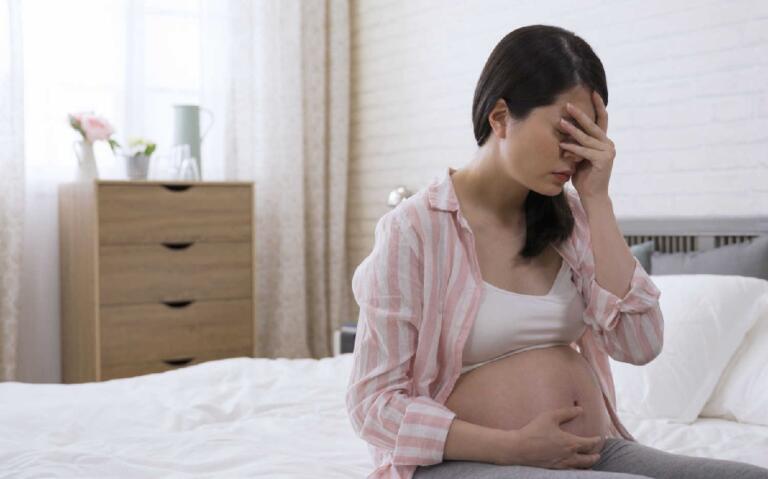 Eye Twitching during Pregnancy: Signs, Causes & Remedies