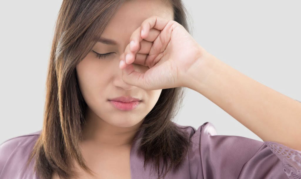 Itchy Eyes at Night : Causes, Home Remedies & Treatment